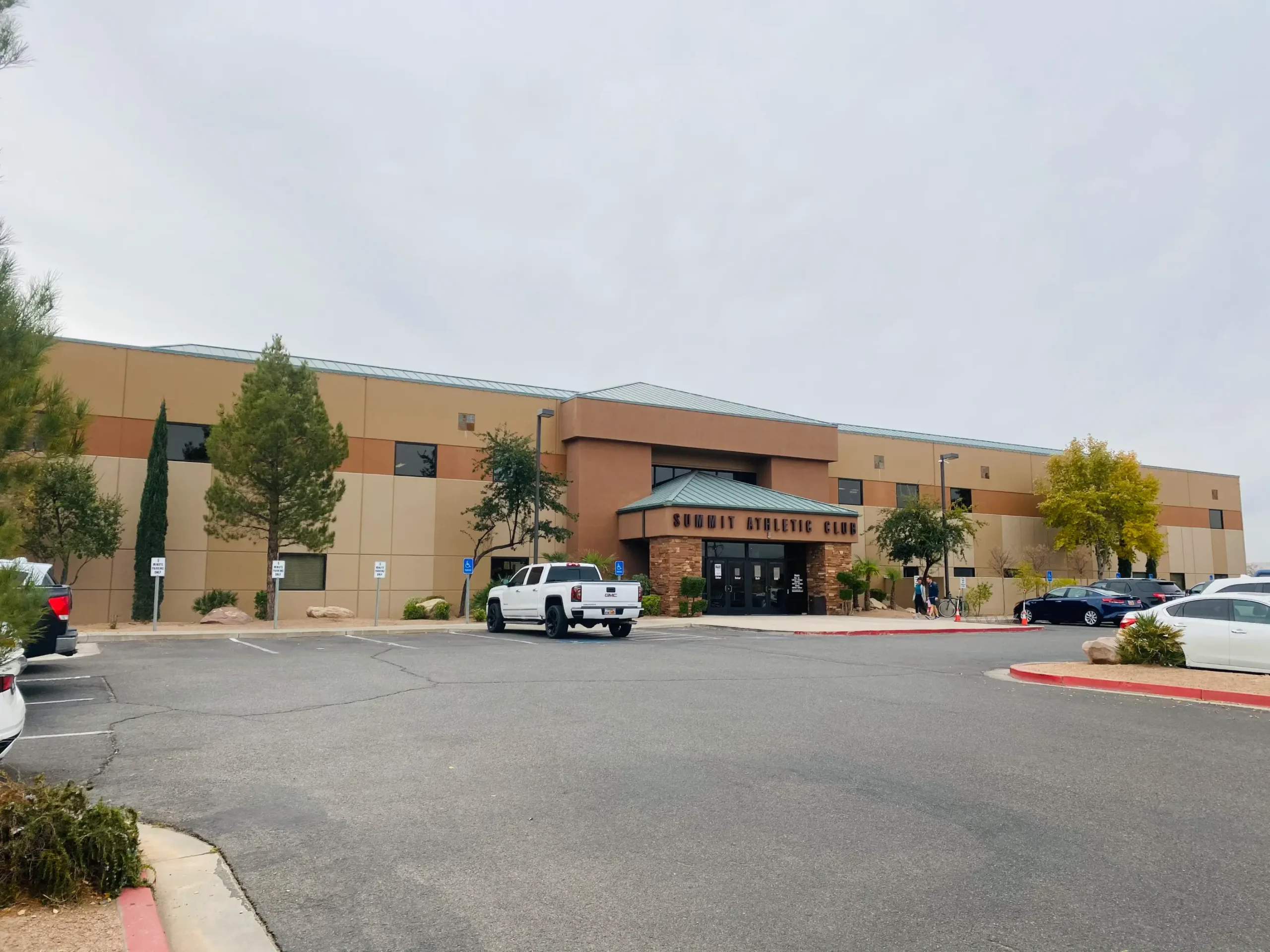 Summit Athletic Club River Road location